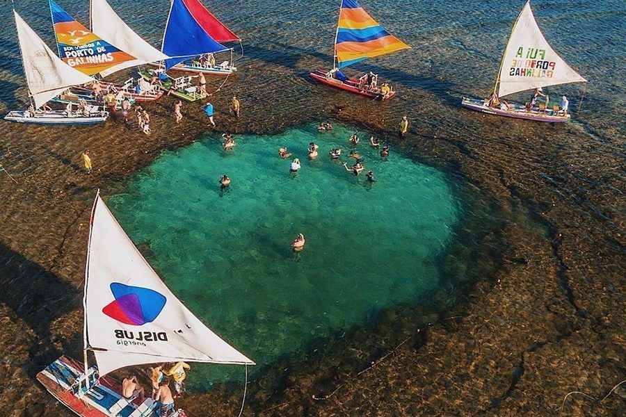 Jangadas fondeadas en las piscinas naturales de Porto de Galinhas