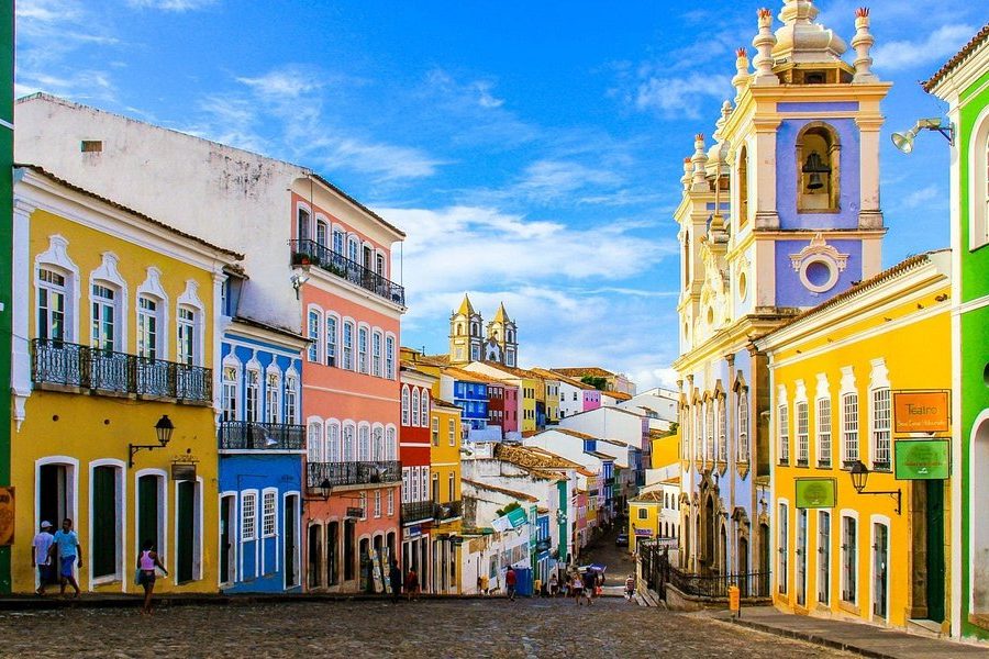 Fachadas coloniales de colores del Pelourinho, en Salvador de Bahía